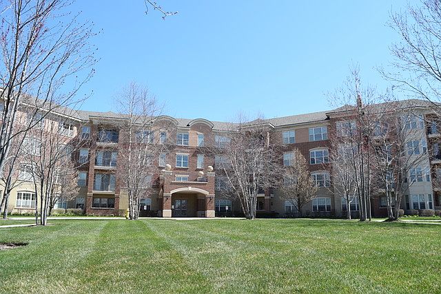 1st image of 2700 Summit Dr APT 209