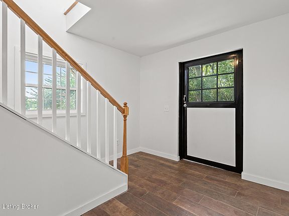 4th image of 583 College Rd