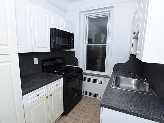2nd image of 2828 Kings Hwy APT 2D