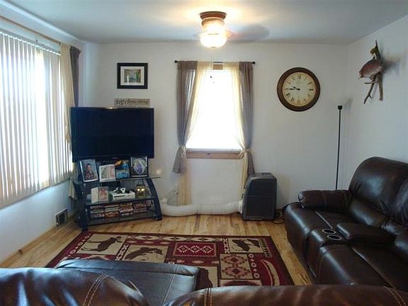 4th image of 279 Eastman Ave