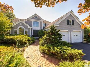 43 Evergreen Cir, Manhasset, NY 11030
