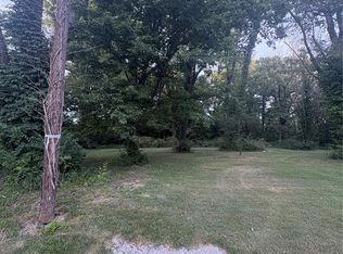 9019 Crest Dr, Fairview Heights, IL 62208