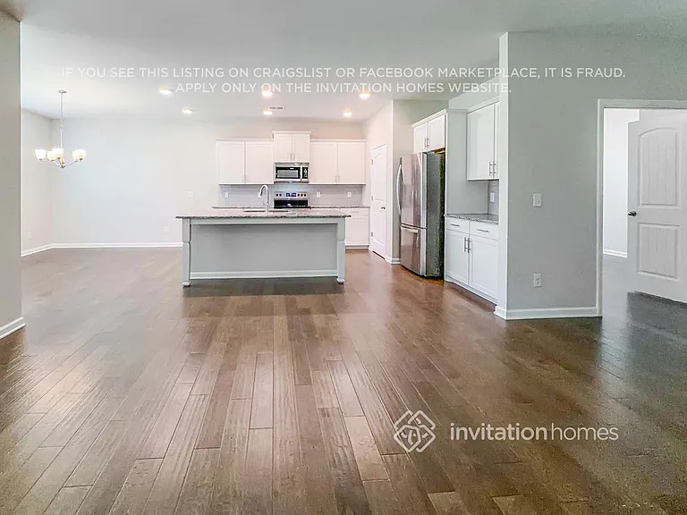 8026 Forest Hills Dr — Photo 4