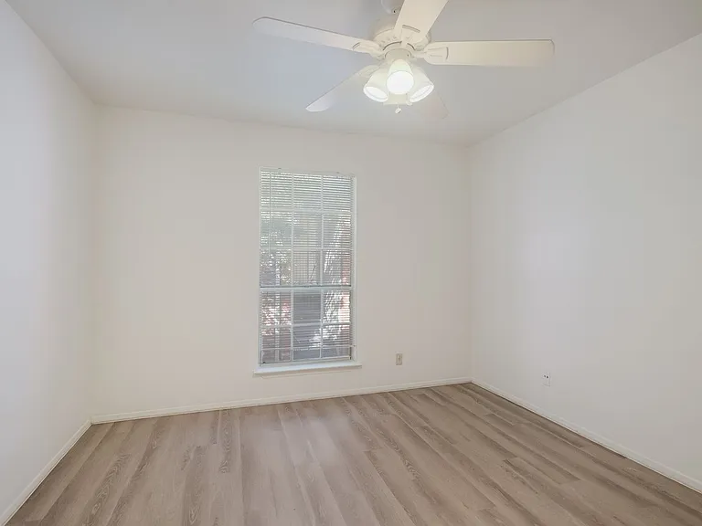 235 E Mulberry Ave #302 — Photo 7