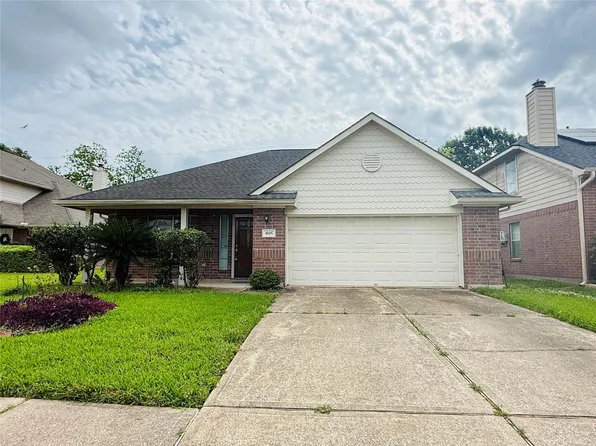 1015 Andover Dr, Pearland, TX 77584