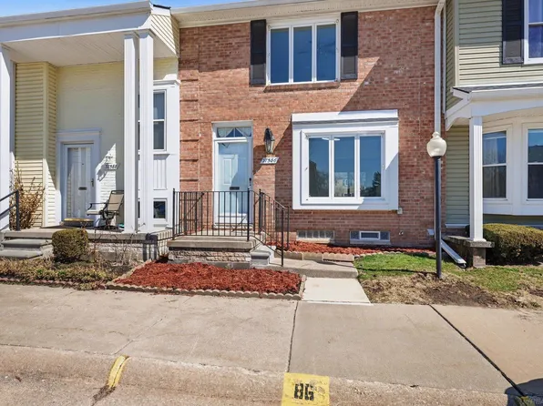 37586 Charter Oaks Blvd, Clinton Township, MI 48036