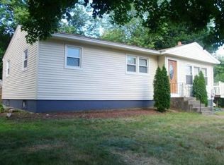 10 Eaton Dr, Hudson, MA 01749