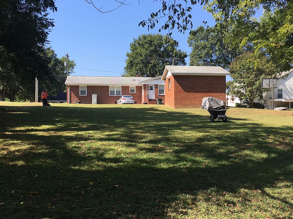 2nd image of 408 N Mountain St