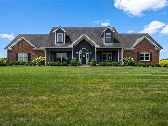 3rd image of 210 Colonial Dr