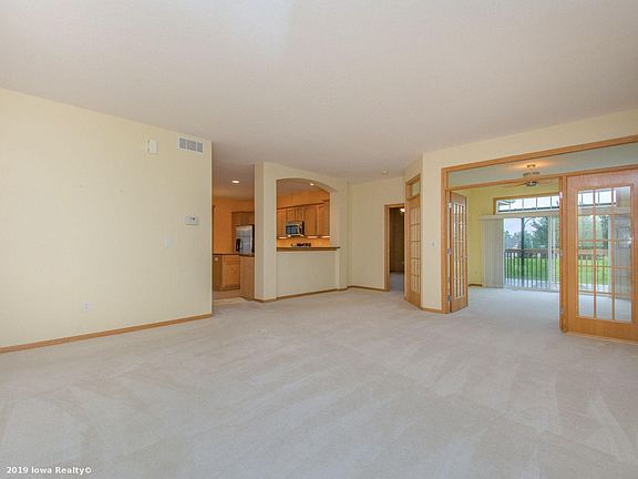 5th image of 803 NE Rosewood Ln