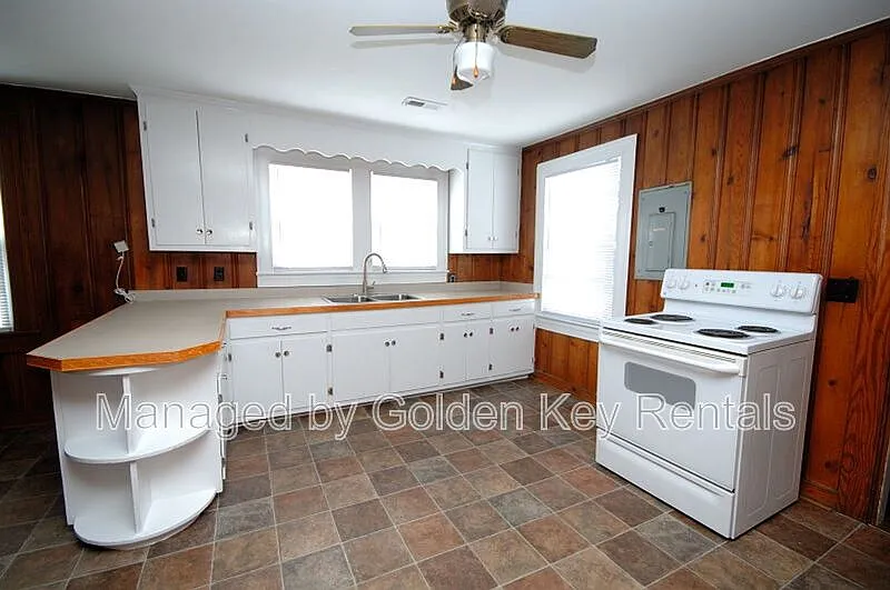 3 bed, 1.0 bath, $1,150 — Photo 4