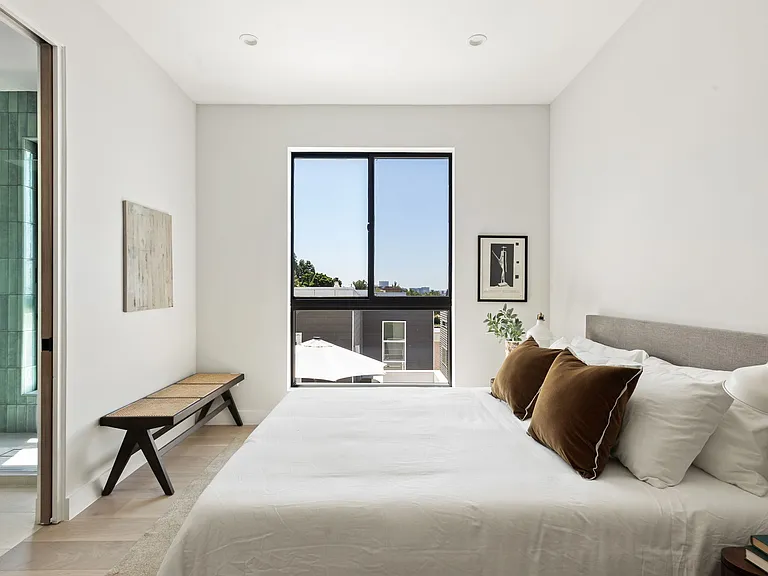 861 1/2 Hyperion Ave — Photo 11