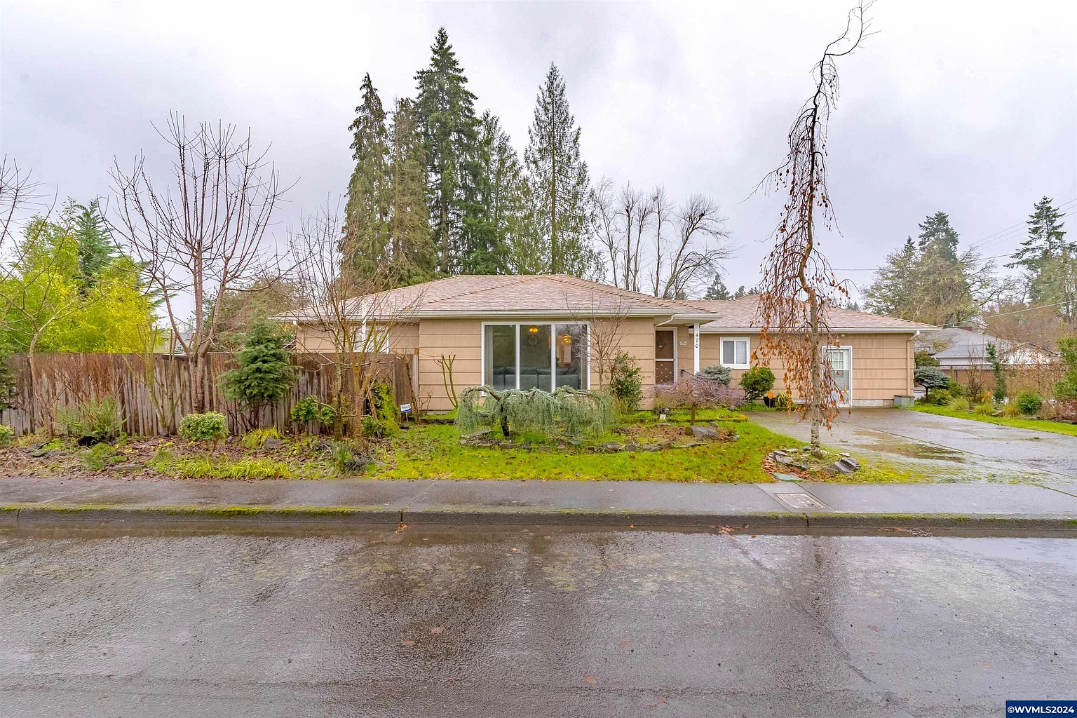 470 W Ida St photo 1