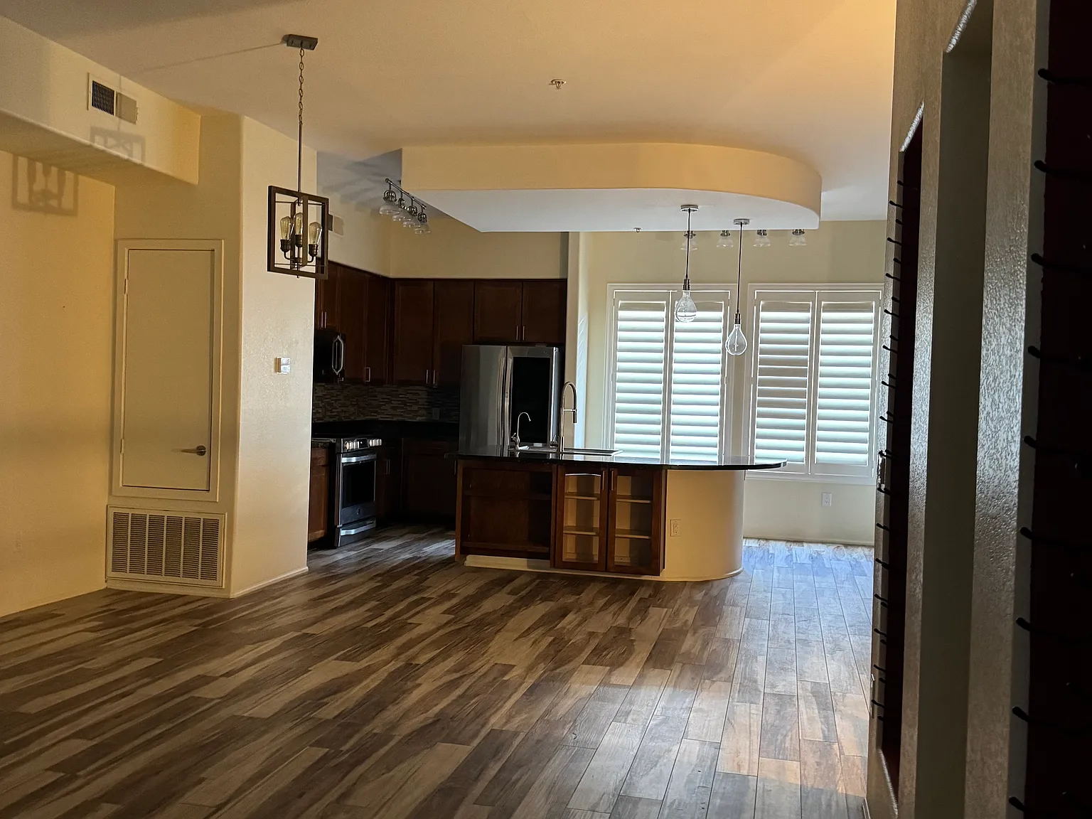 2 bed, 2.5 bath, 1784 sqft, $2,100 — Photo 3