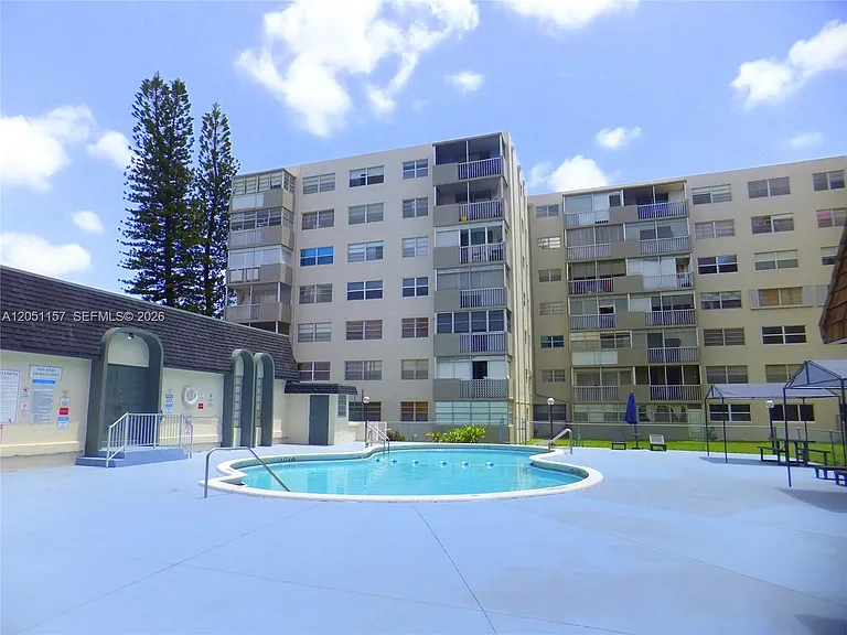 16410 Miami Dr #209 — Photo 26