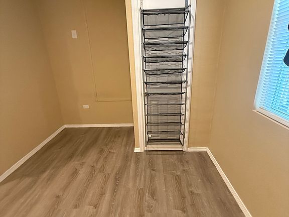 4th image of 450 Skyline Dr E