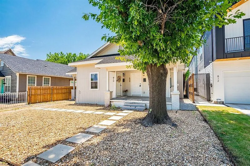 2 bed, 1.0 bath, 950 sqft, $1,695 — Photo 2