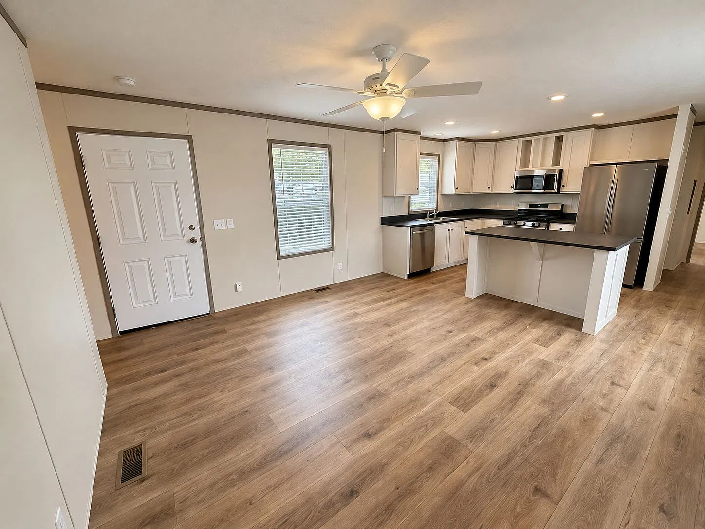 Open-Concept Floor Plan! — Photo 2