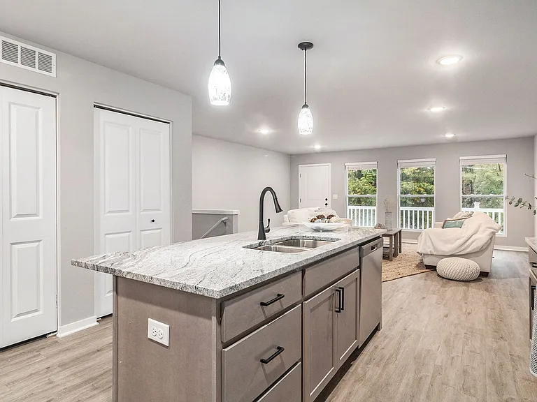 17545 Beechwood Ln — Photo 6