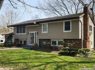 281 Oakwood Rd, Oakdale, NY 11769