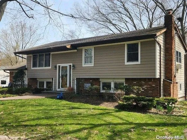 281 Oakwood Road, Oakdale, NY 11769