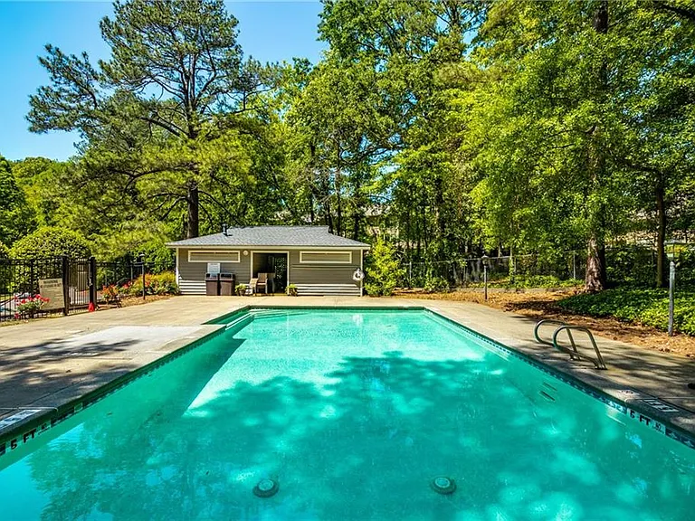 521 Warm Springs Cir — Photo 15