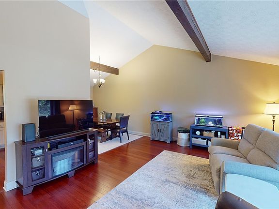 3rd image of 4765 Briar Ln