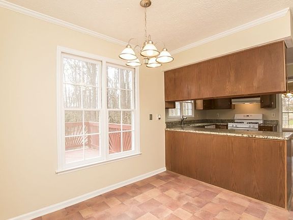 5th image of 1019 Pine Cove Dr
