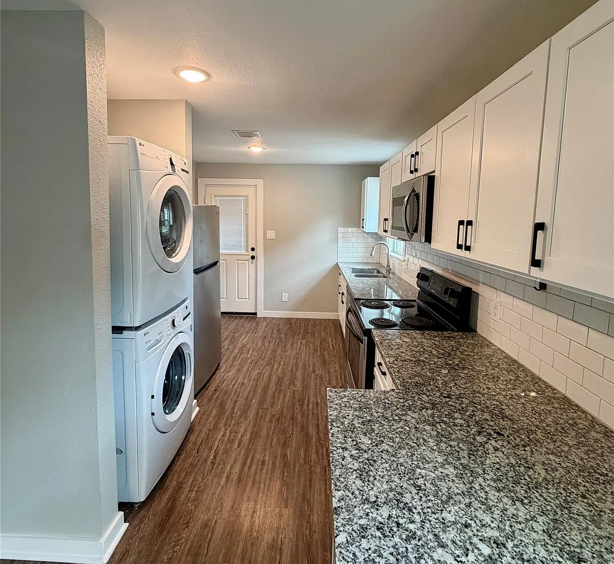 2 bed, 1.0 bath, 720 sqft, $1,500 — Photo 2