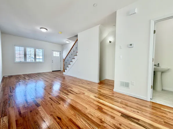 104 Burke Ave, Staten Island, NY