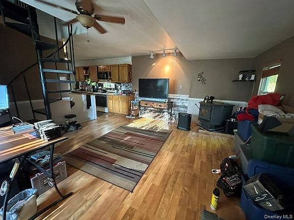 3rd image of 161 4th Avenue