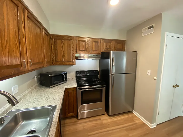 113 Albemarle Dr #113 — Photo 2
