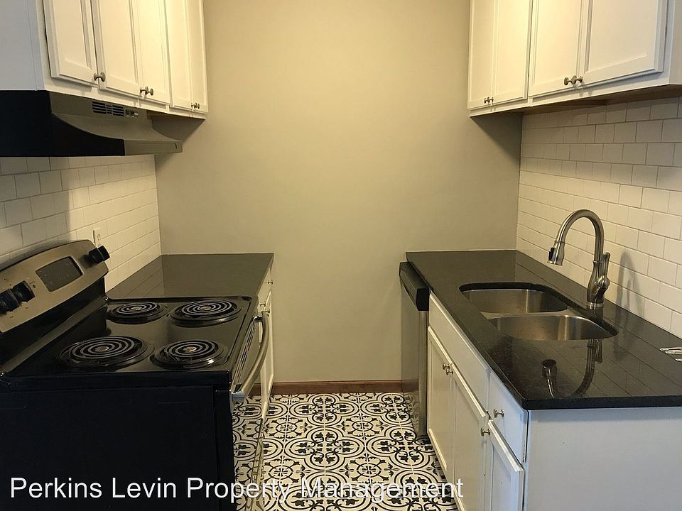 1st image of 2424 4th St NE APT 5