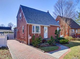 524 10th Ave, New Hyde Park, NY 11040