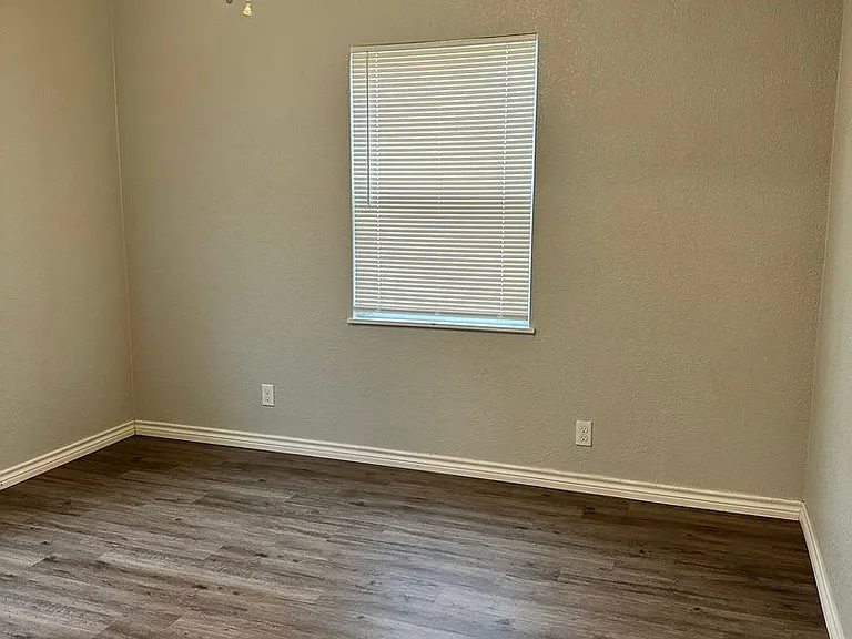 1713 NW Irwin Ave — Photo 13