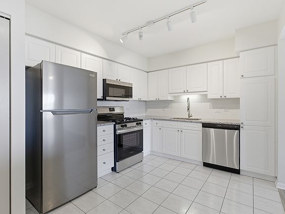5th image of 7051 W Touhy Ave APT 610