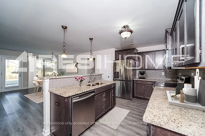 4 bed, 2.0 bath, 1774 sqft, $1,695 — Photo 3