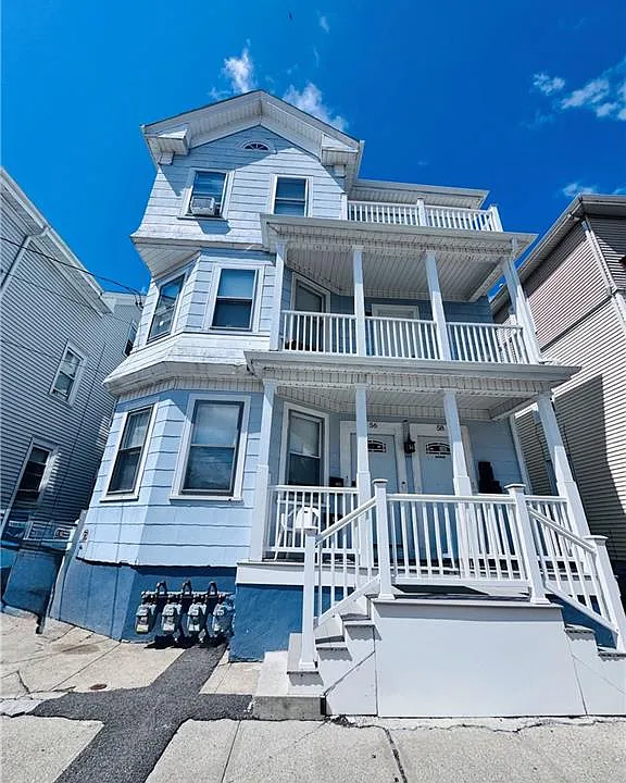 58 Robin St #2
