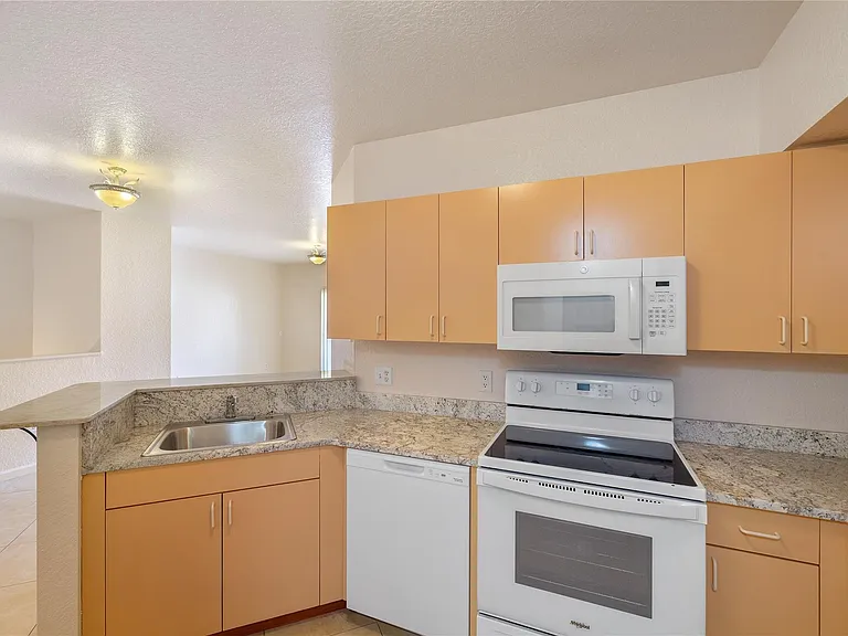 1204 Belmont Ln #1204 — Photo 9