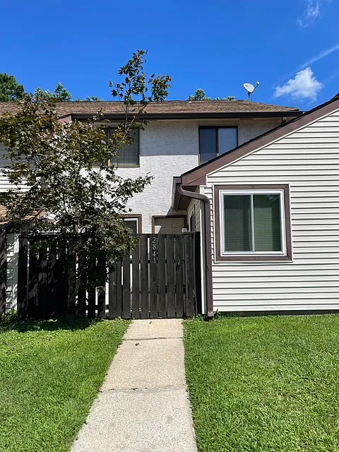 3 bed, 1.5 bath, 1268 sqft, $2,250 — Photo 1