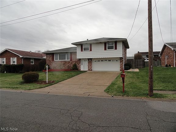 2nd image of 208 E Parkway Dr