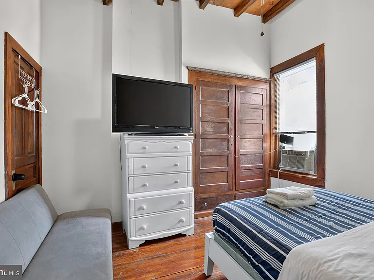 4107 Ludlow St — Photo 18