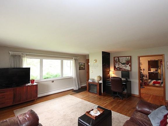 5th image of 265 Willow Run Dr