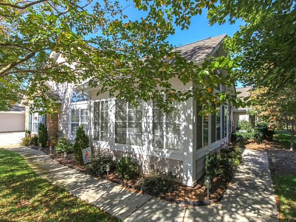2nd image of 116 Lone Oak Cir