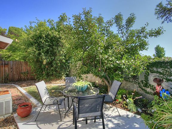 2nd image of 1467 E Hidalgo Cir