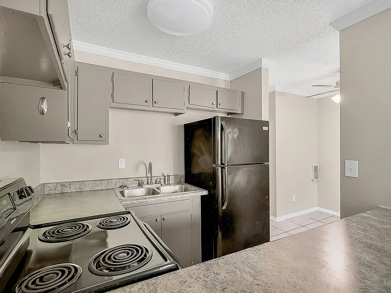 2925 Clairmont Ave S — Photo 11