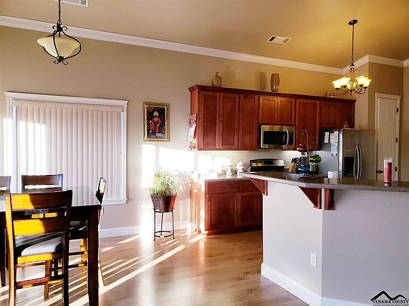 5th image of 670 Larie Ln