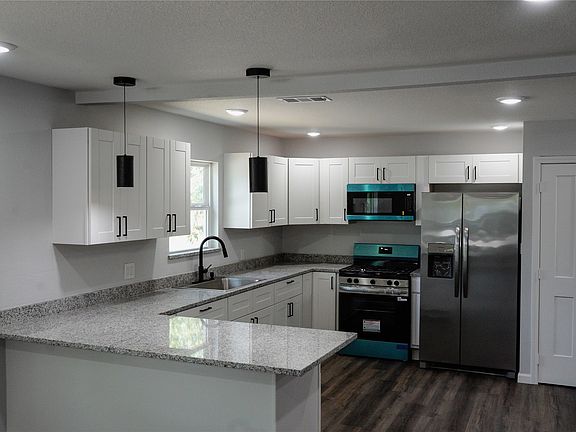 5th image of 3464 Weber St