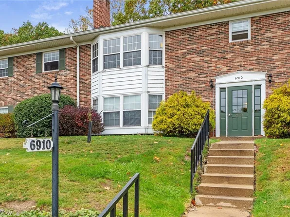 6910 Carriage Hill Dr APT 204, Brecksville, OH 44141