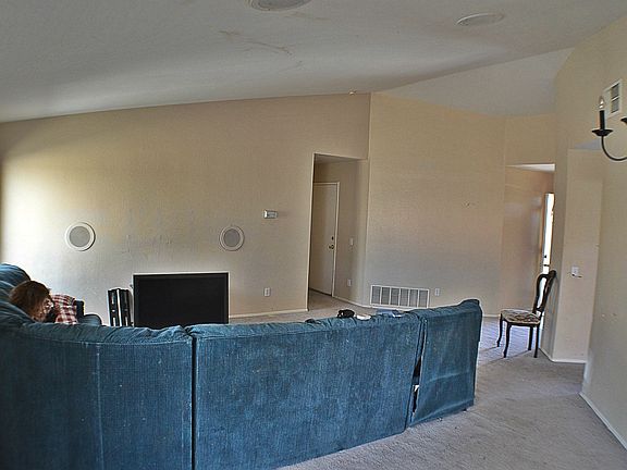 3rd image of 11004 Desert Rose Dr
